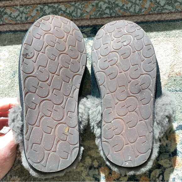 UGG Shearling Lined Suede Slippers Black Women’s Size 7 EU 38 - Picture 6 of 7